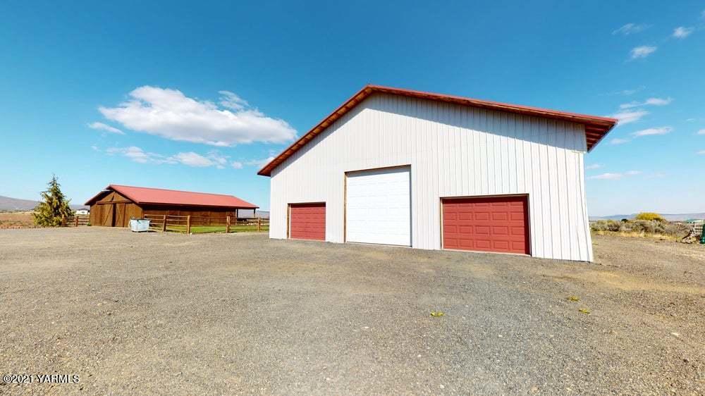 301 Red Tail Road Yakima, WA 98908 - Photo 4 of 52 a view of a house with a yard