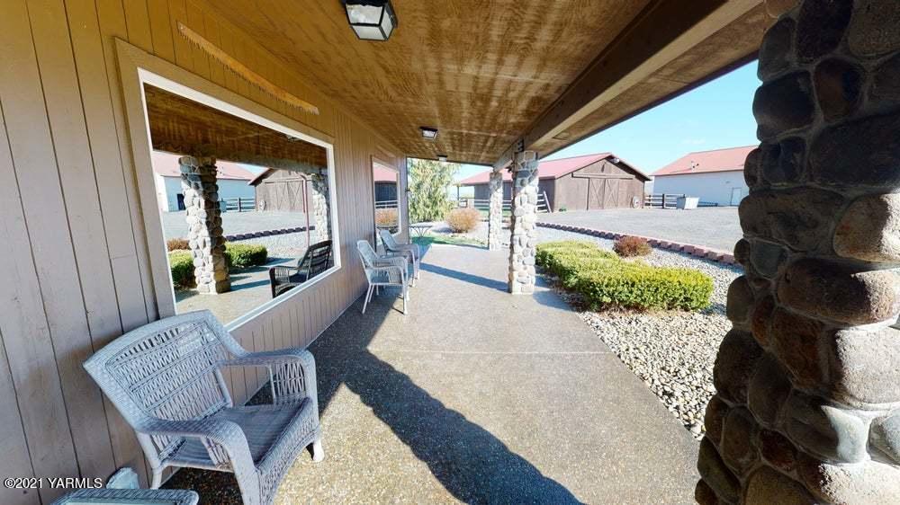 301 Red Tail Road Yakima, WA 98908 - Photo 37 of 52 a view of a porch with furniture and a potted plant