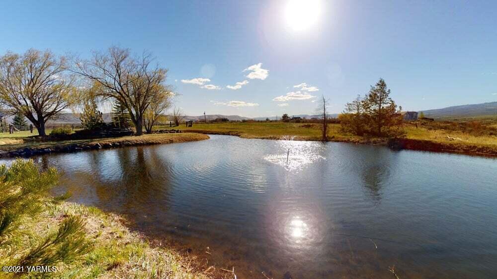 301 Red Tail Road Yakima, WA 98908 - Photo 48 of 52 a view of a lake with a yard