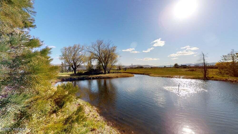 301 Red Tail Road Yakima, WA 98908 - Photo 49 of 52 a view of an ocean with city