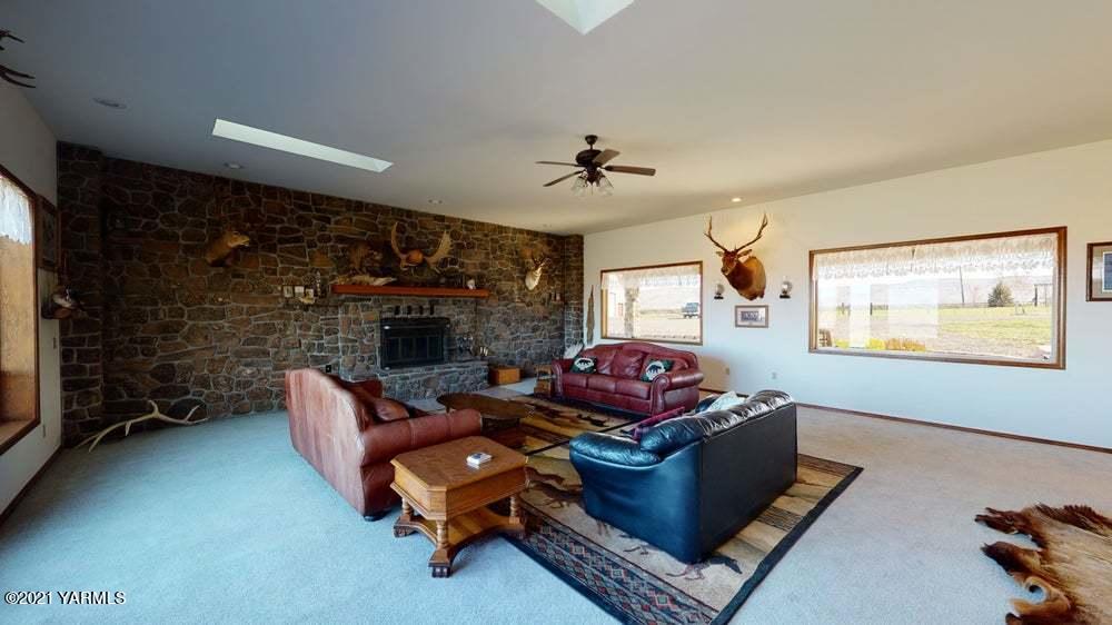 301 Red Tail Road Yakima, WA 98908 - Photo 9 of 52 a living room with furniture a flat screen tv and a fireplace