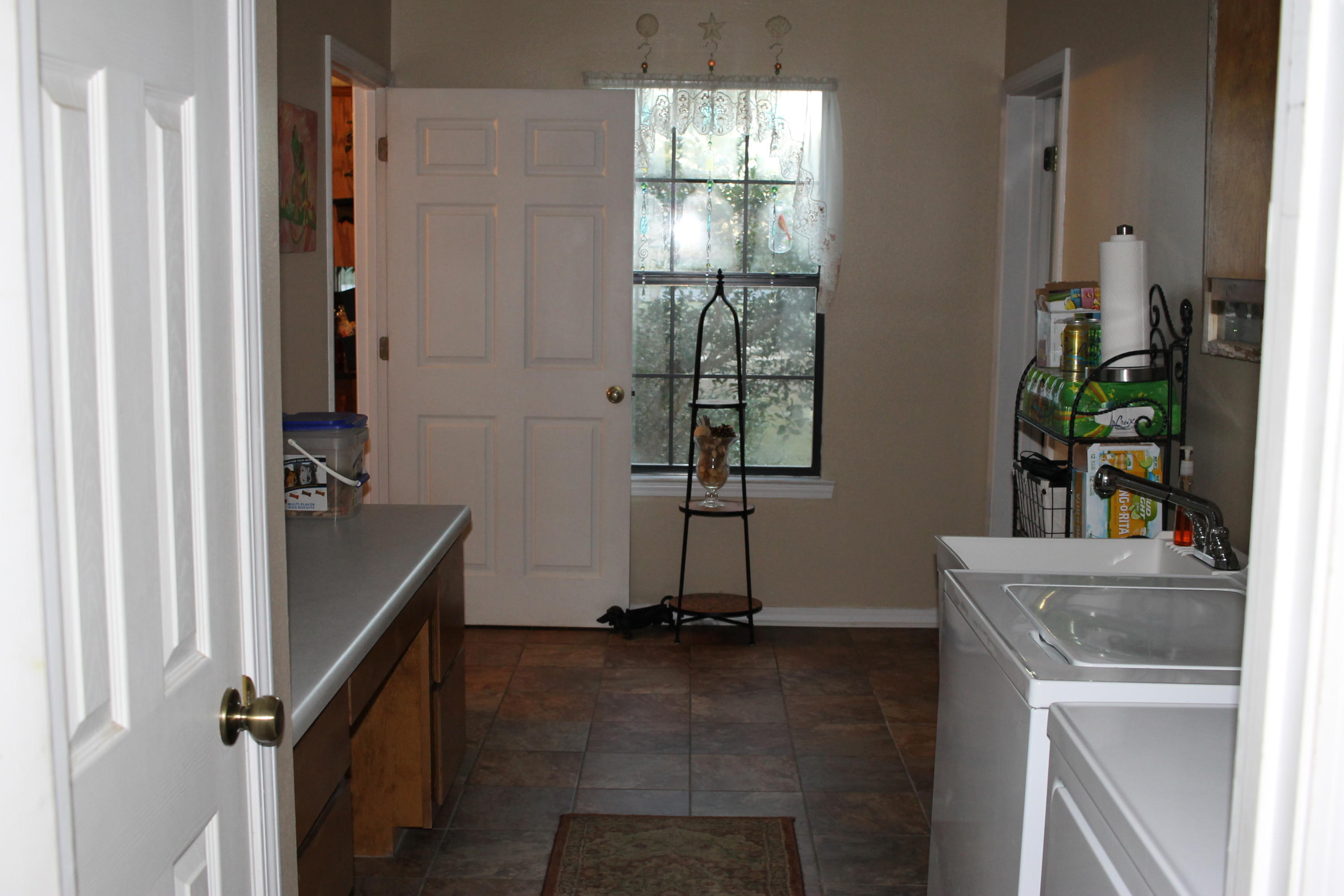 3815 Highway 90 Crestview, FL 32539 - Photo 22 of 37 Laundry Area