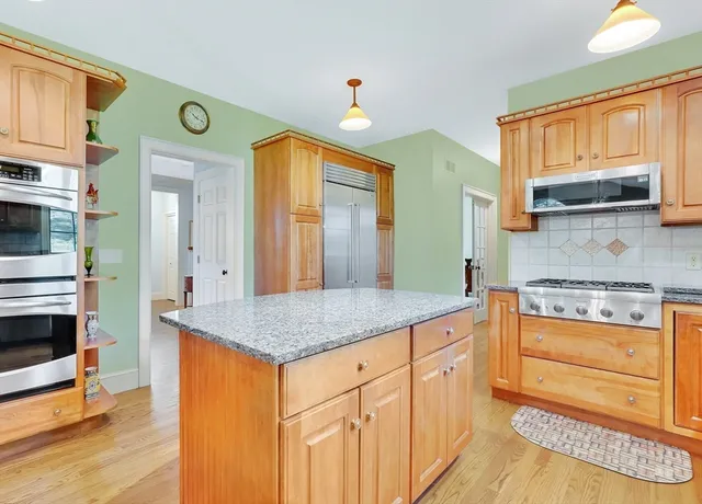 $950,000 | 15 Crestview Drive, Deerfield, MA 01373