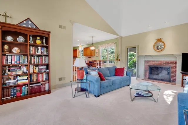 $950,000 | 15 Crestview Drive, Deerfield, MA 01373