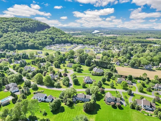 $950,000 | 15 Crestview Drive, Deerfield, MA 01373