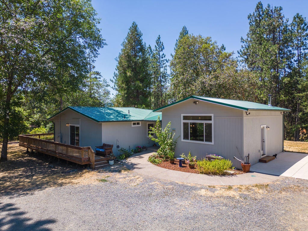 2408 Stringer Gap Road Grants Pass, OR 97527 - Photo 2 of 40 2 - Main House
