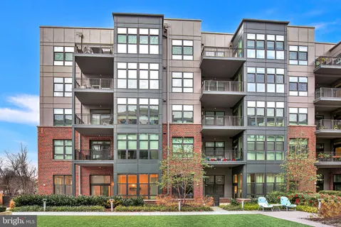 $1,050,000 | 1761 Old Meadow Road, Unit 104, McLean, VA 22102