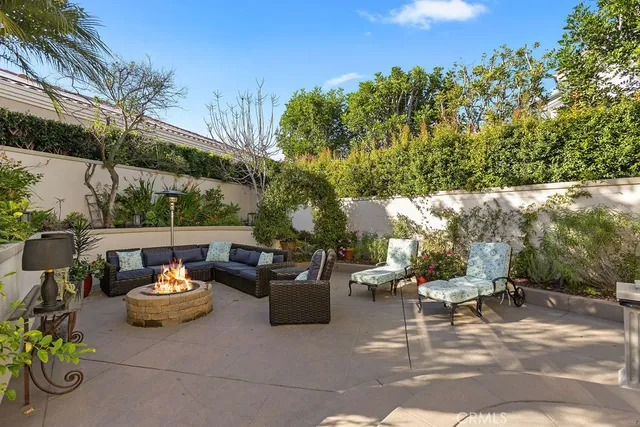 a house view with a outdoor space