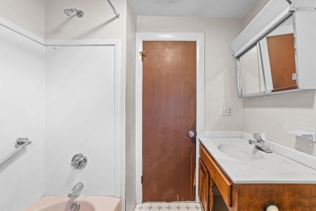 9 Gregory Road Holliston, MA 01746 - Photo 14 of 24 Gallery Image 14