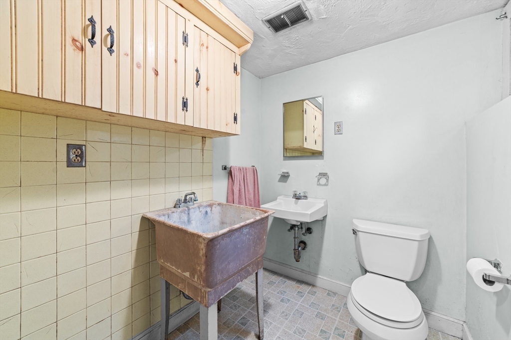 9 Gregory Road Holliston, MA 01746 - Photo 17 of 24 Gallery Image 17