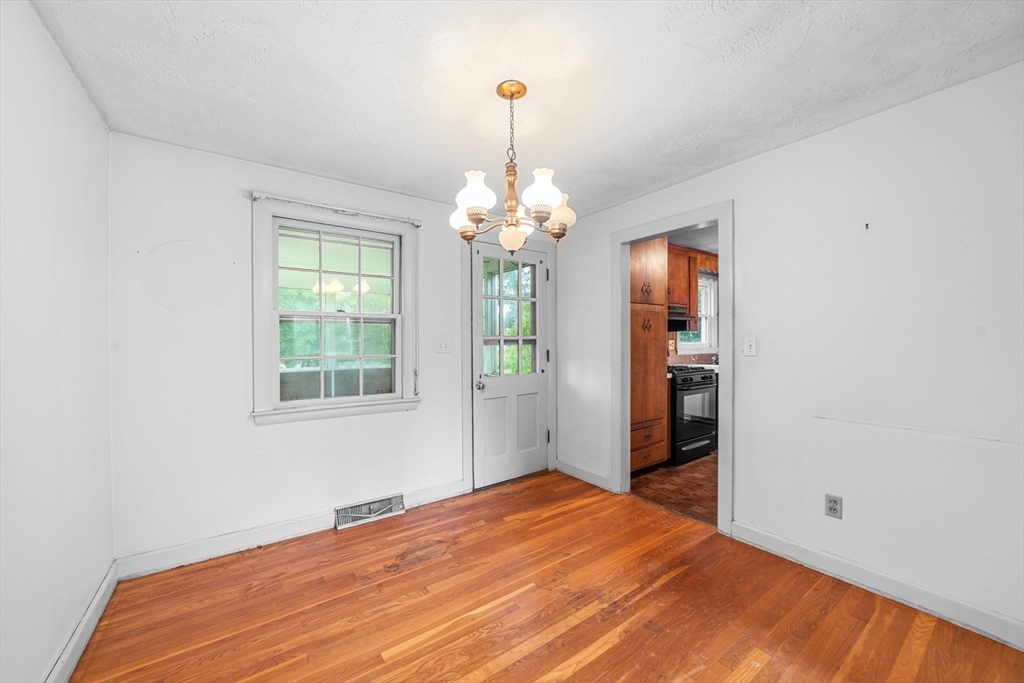 9 Gregory Road Holliston, MA 01746 - Photo 8 of 24 Gallery Image 8