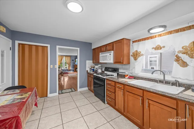 $319,900 | 417 Marion Avenue, Aurora, IL 60505