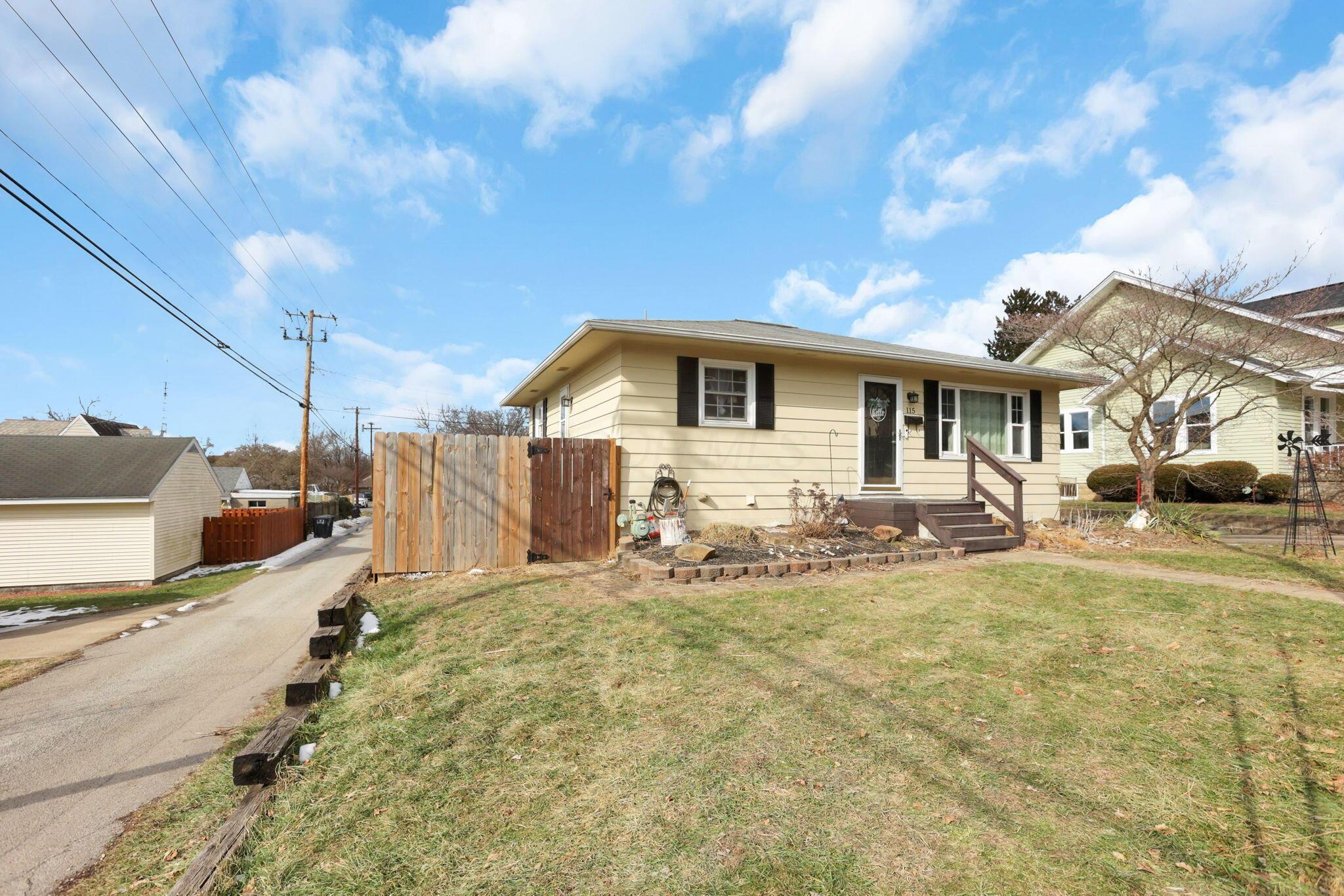 115 Pool Street Lancaster, OH 43130 - Photo 4 of 53 3-web-or-mls-LO5A6049