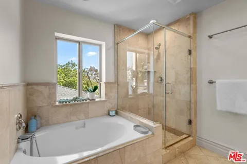 $1,049,000 | 10364 Almayo Avenue, Unit 305, Los Angeles, CA 90064