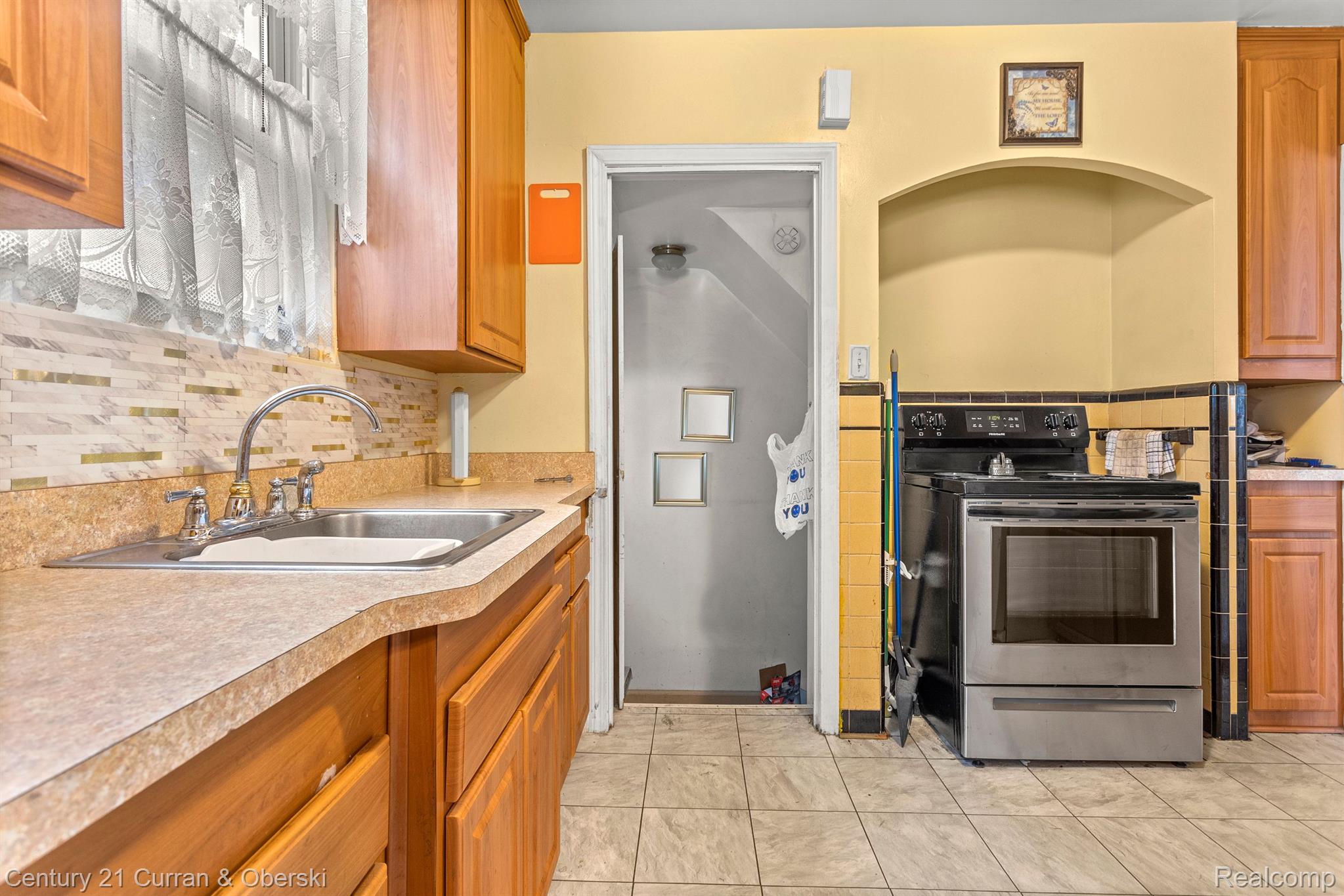 5591 Devonshire Road Detroit, MI 48224 - Photo 8 of 26 Kitchen