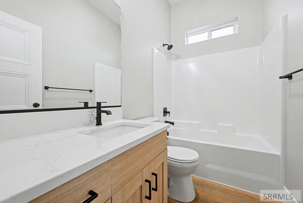 572 Fieldstone Drive Rigby, ID 83442 - Photo 11 of 17 Bathroom 2