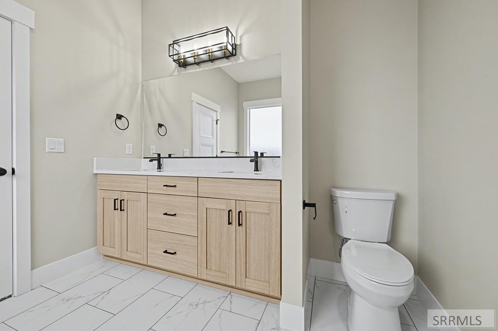 572 Fieldstone Drive Rigby, ID 83442 - Photo 6 of 17 Primary Ensuite