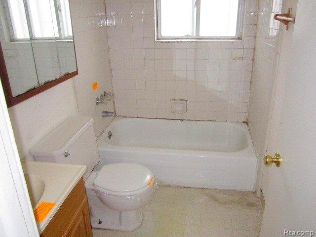 29340 Kelly Road Roseville, MI 48066 - Photo 5 of 13 IMG_3059.JPG