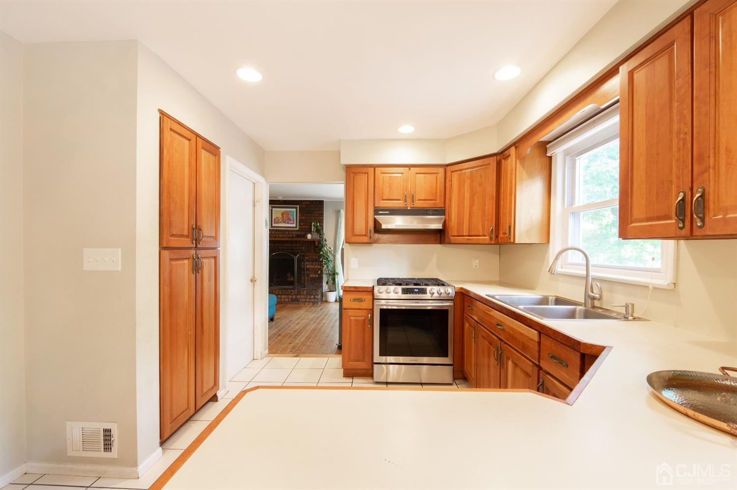 5 Yorktown Road East Brunswick, NJ 08816 - Photo 8 of 23 Gallery Image 8