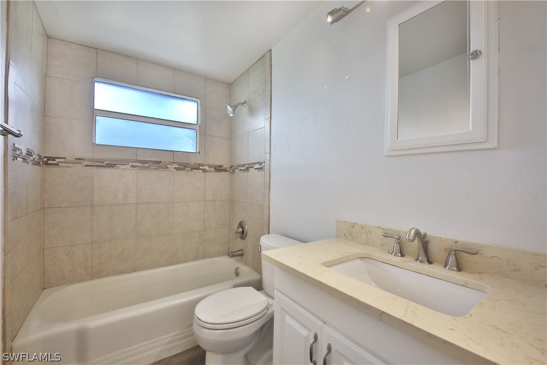 1455 Collins Road Fort Myers, FL 33919 - Photo 18 of 26 Gallery Image 18