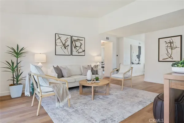 $535,000 | 23280 Orange Lake, Unit 6, Lake Forest, CA 92630