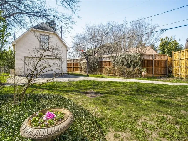 $8,800 | 4308 North Cresthaven Road, Dallas, TX 75209