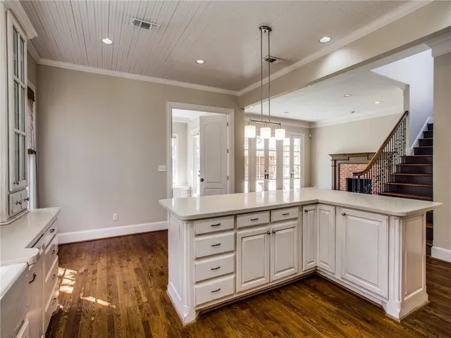 $8,800 | 4308 North Cresthaven Road, Dallas, TX 75209