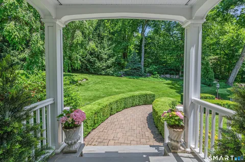 $1,750,000 | 15 Hull Place, Ridgefield, CT 06877