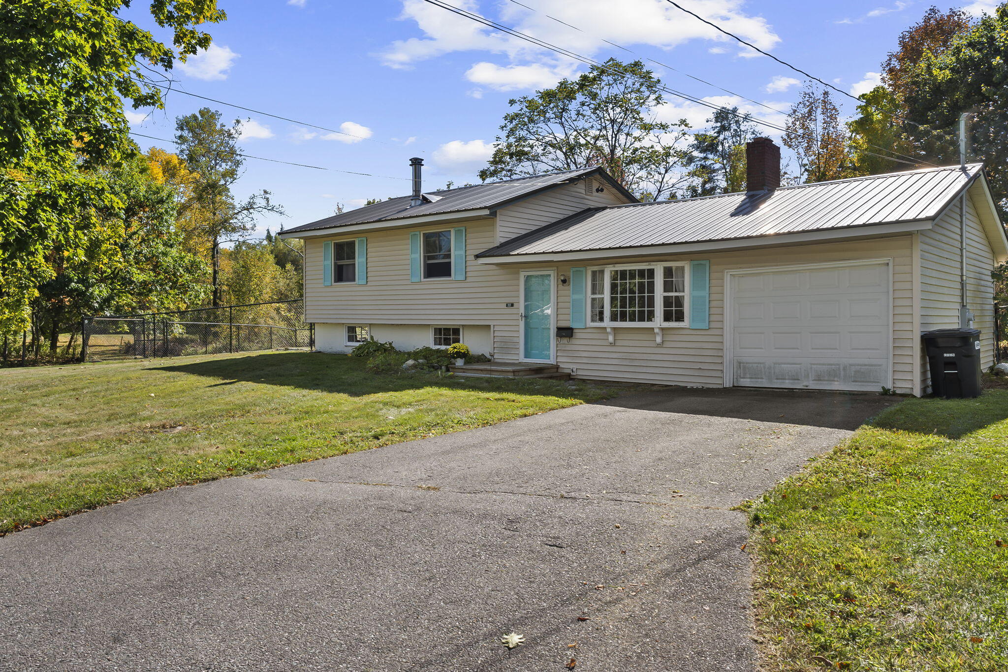 22 Mainewood Avenue Orono, ME 04473 - Photo 2 of 25 4-web-or-mls-DSC08536