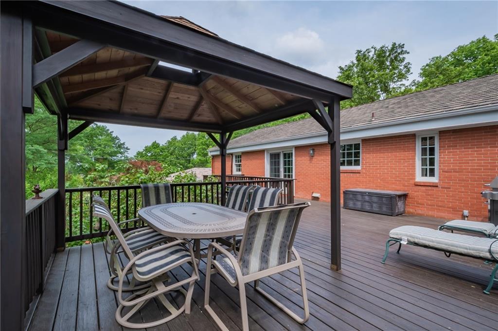 704 Pinoak Road Pittsburgh, PA 15243 - Photo 11 of 25 oversized deck off the kitchen (25' x 16')...