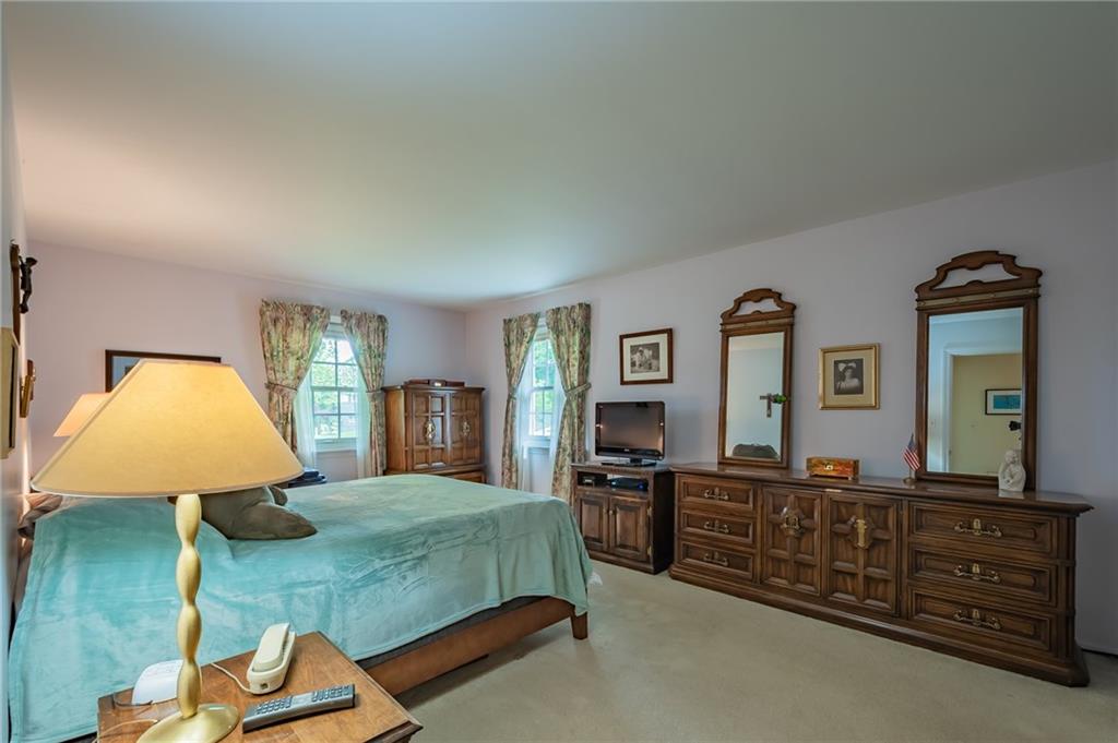 704 Pinoak Road Pittsburgh, PA 15243 - Photo 14 of 25 large master bedroom