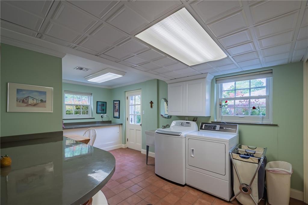 704 Pinoak Road Pittsburgh, PA 15243 - Photo 20 of 25 large laundry room.
