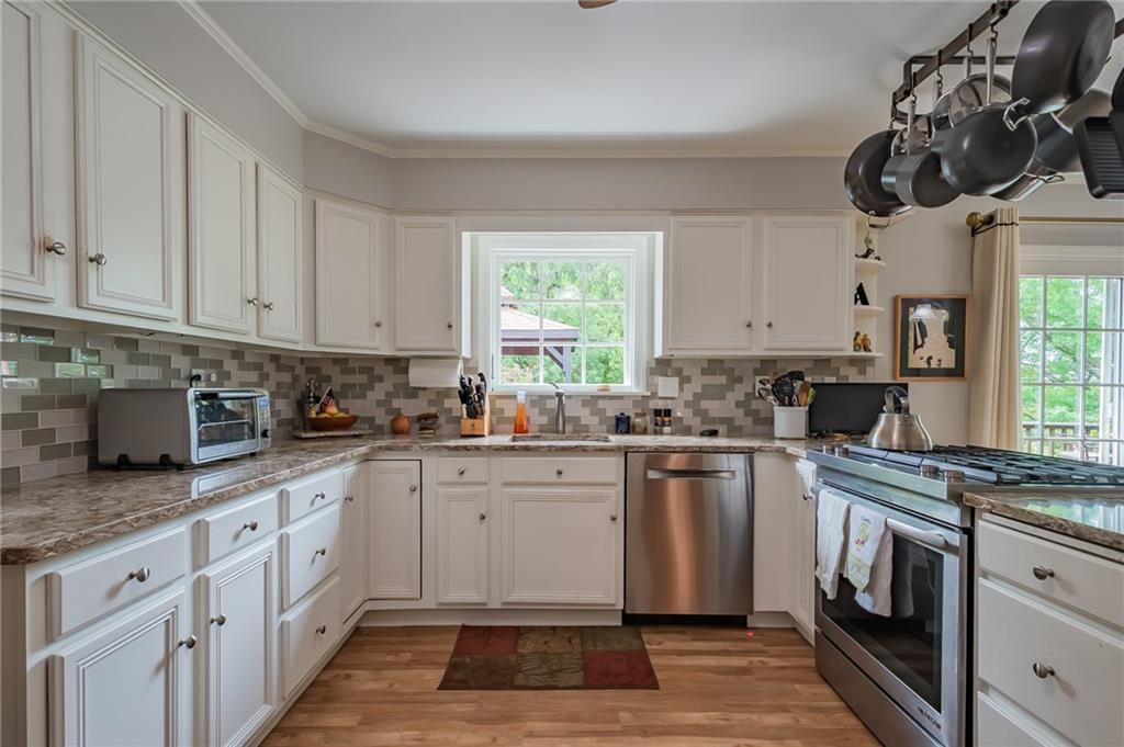 704 Pinoak Road Pittsburgh, PA 15243 - Photo 8 of 25 stone countertops, stainless steel appliances, tiled backsplash...