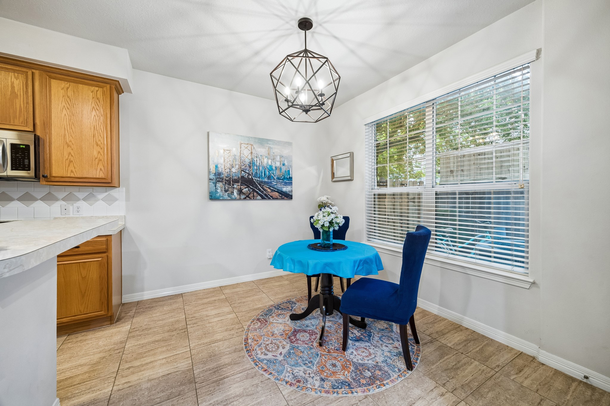 7618 North Linpar Court Houston, TX 77040 - Photo 12 of 34 The bright and Airy breakfast room!