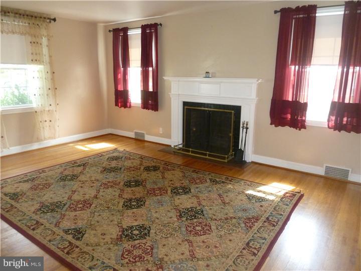1502 Steel Road Havertown, PA 19083 - Photo 6 of 24 Living Room