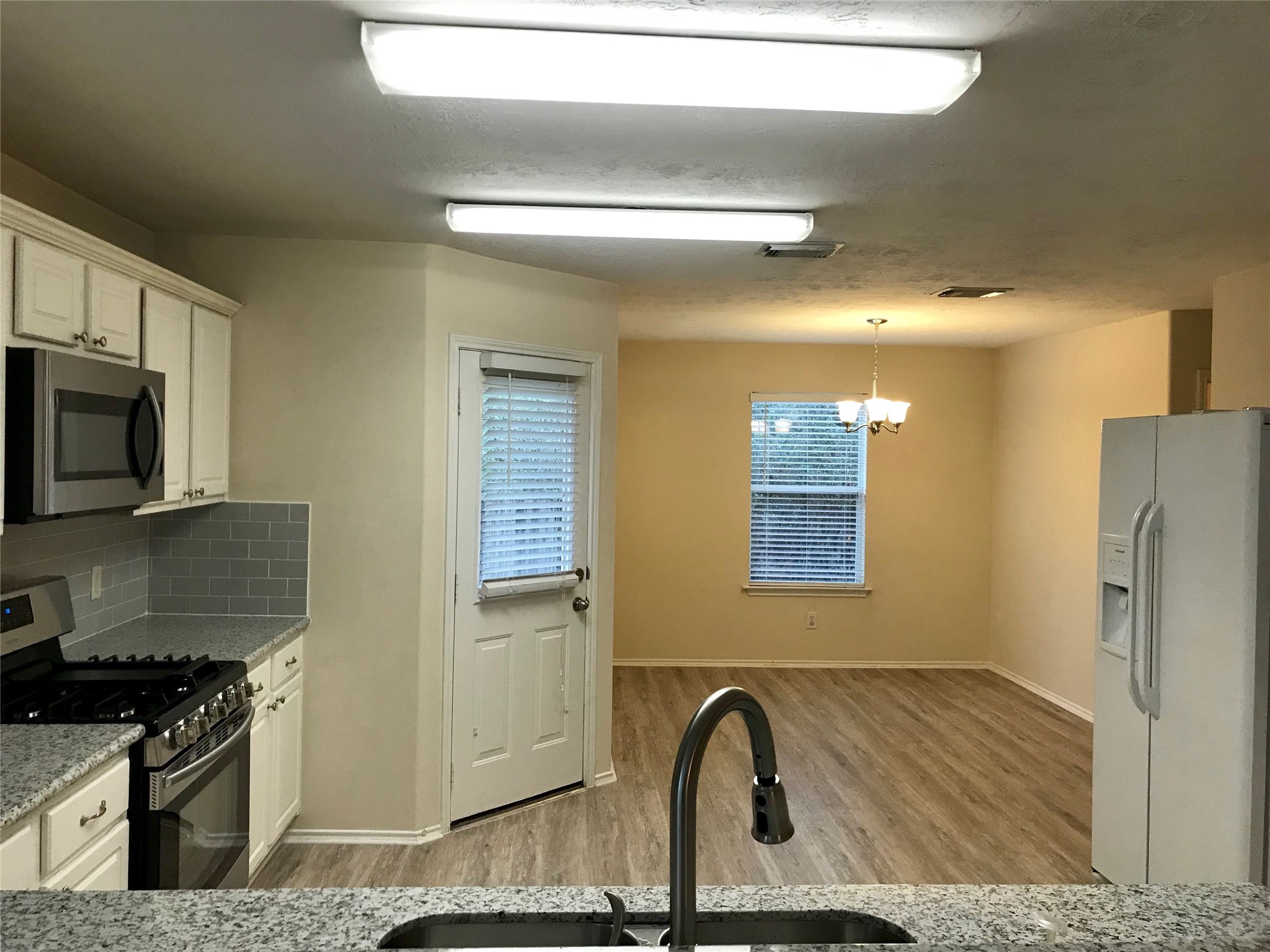 115 South Vesper Bend Circle Spring, TX 77382 - Photo 7 of 12 Gallery Image 7