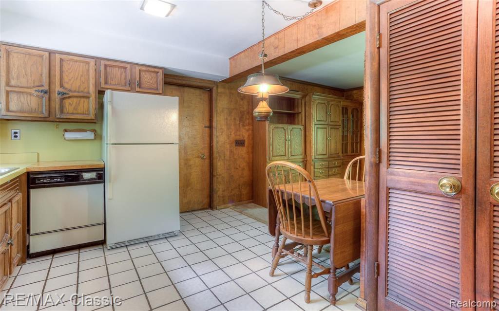 30535 Pear Ridge Farmington Hills, MI 48334 - Photo 14 of 51