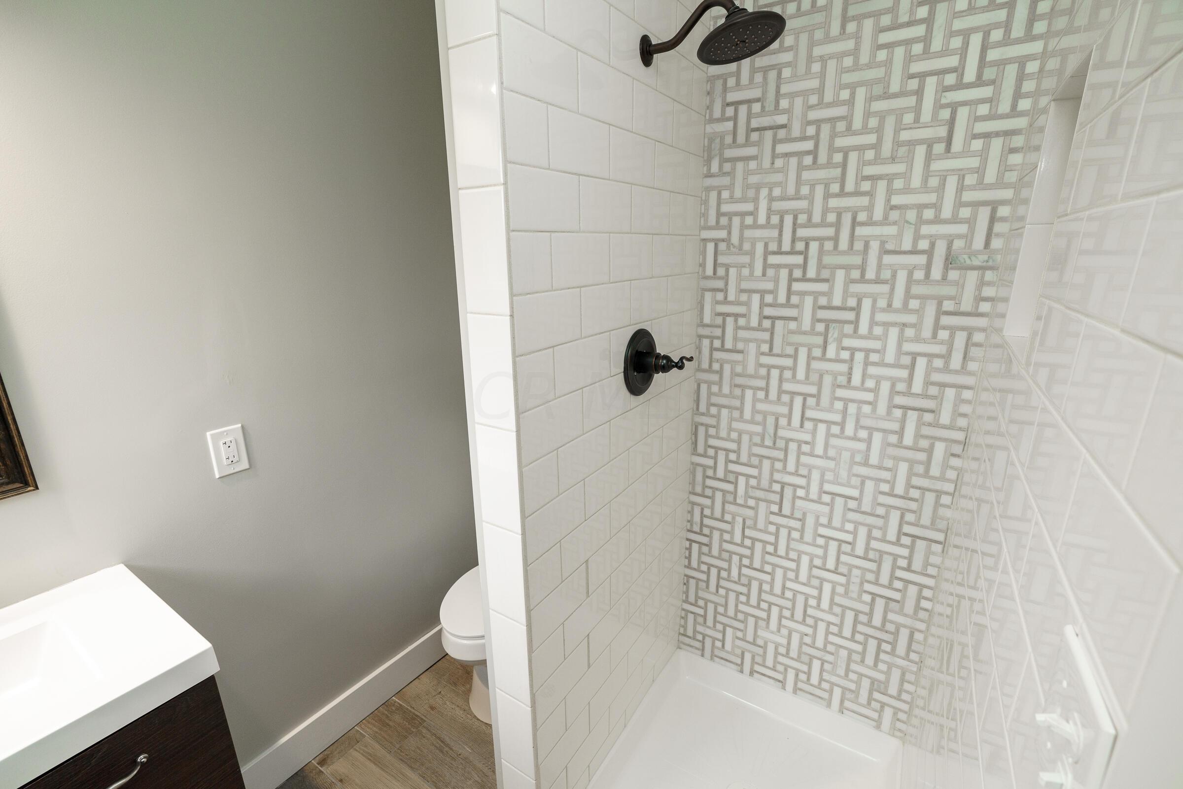 7133 South Section Line Road Delaware, OH 43015 - Photo 22 of 48 Full Bathroom 2