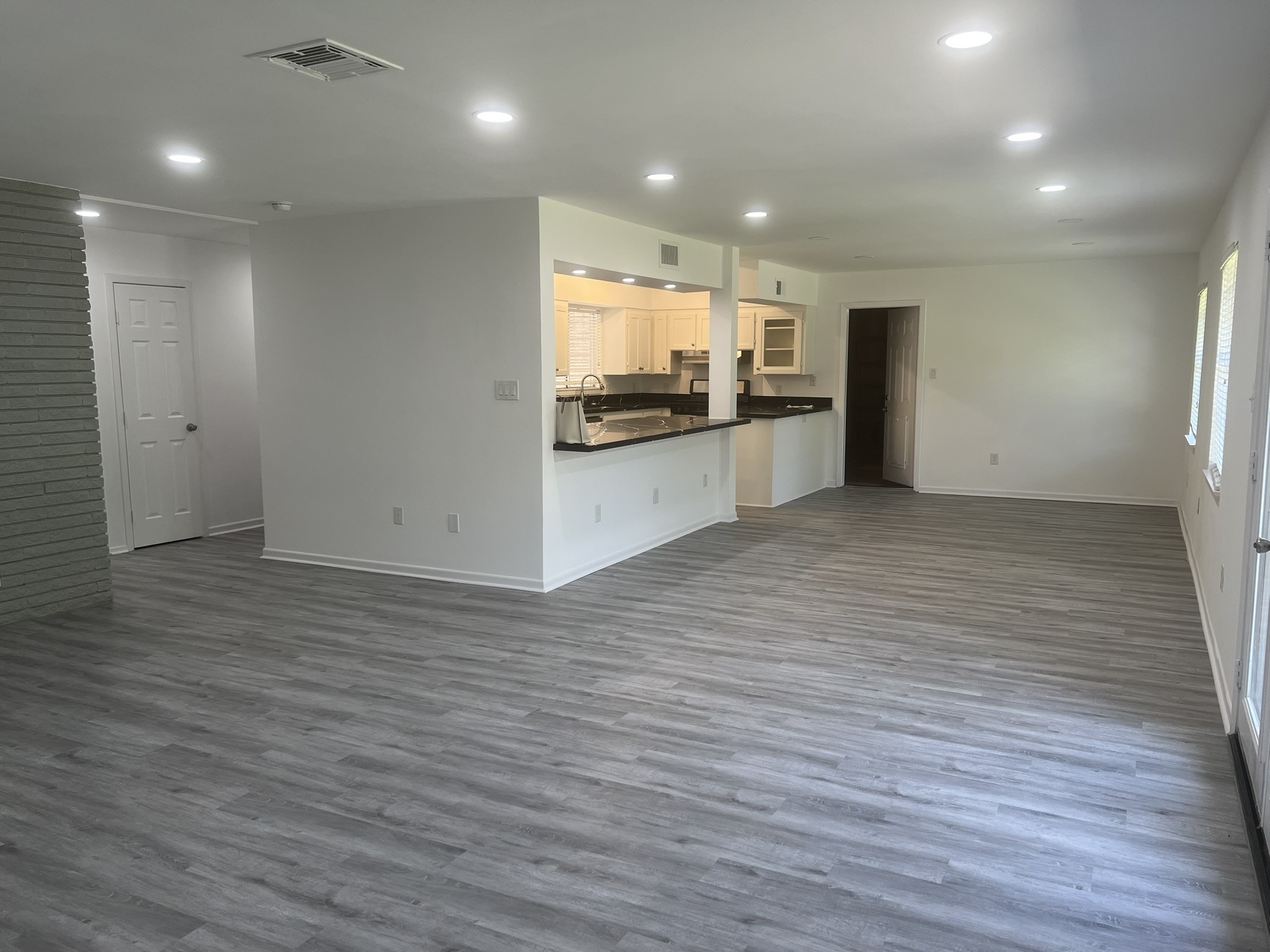9007 Dunlap Street Houston, TX 77074 - Photo 22 of 22 Kitchen- another view of Open Concept floor plan.