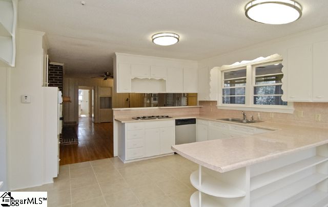 138 Richbourg Road Greenville, SC 29615 - Photo 7 of 23 Gallery Image 7