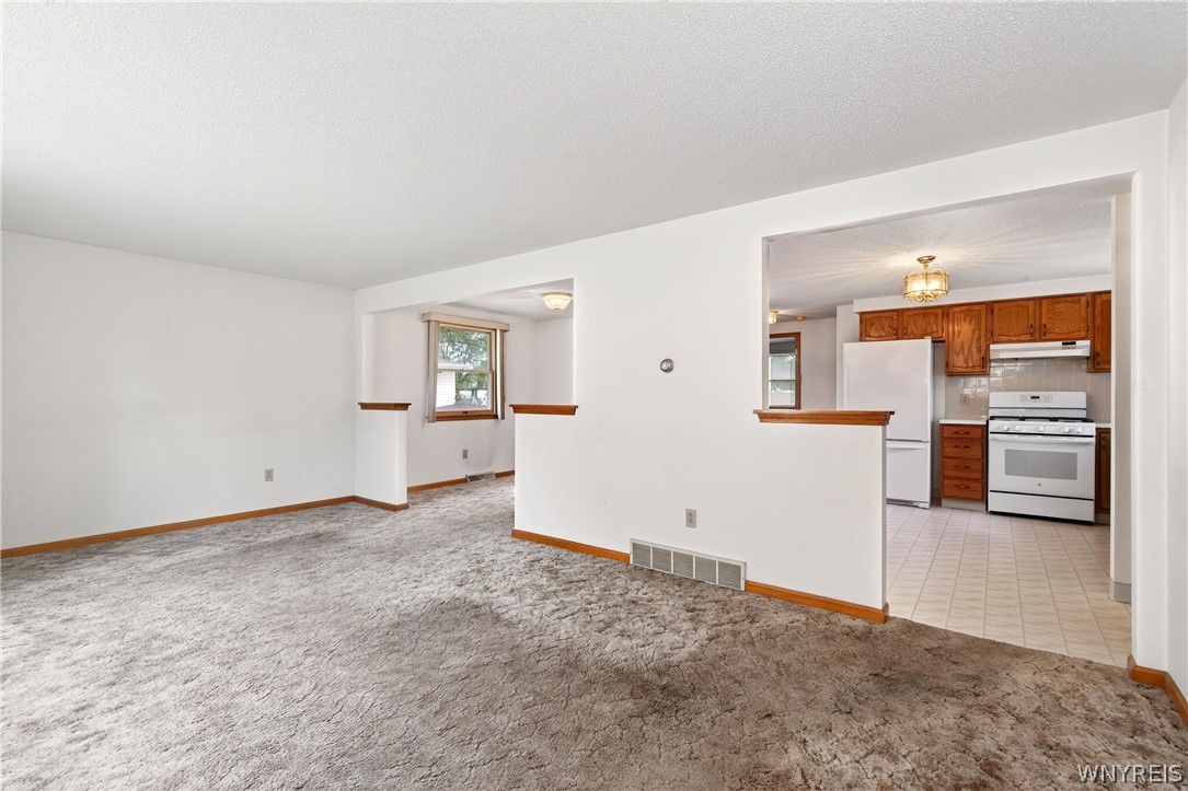 144 Hillpine Road Cheektowaga, NY 14227 - Photo 13 of 33