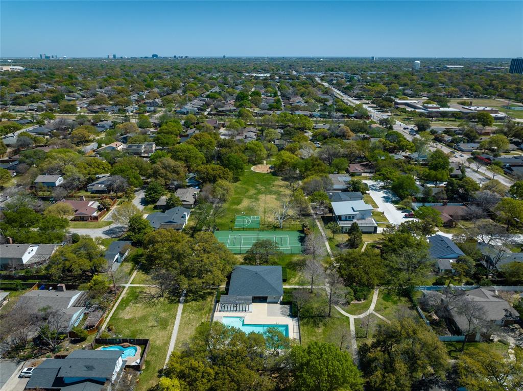 15721 Mapleview Circle Dallas, TX 75248 - Photo 37 of 40 an aerial view of multiple house