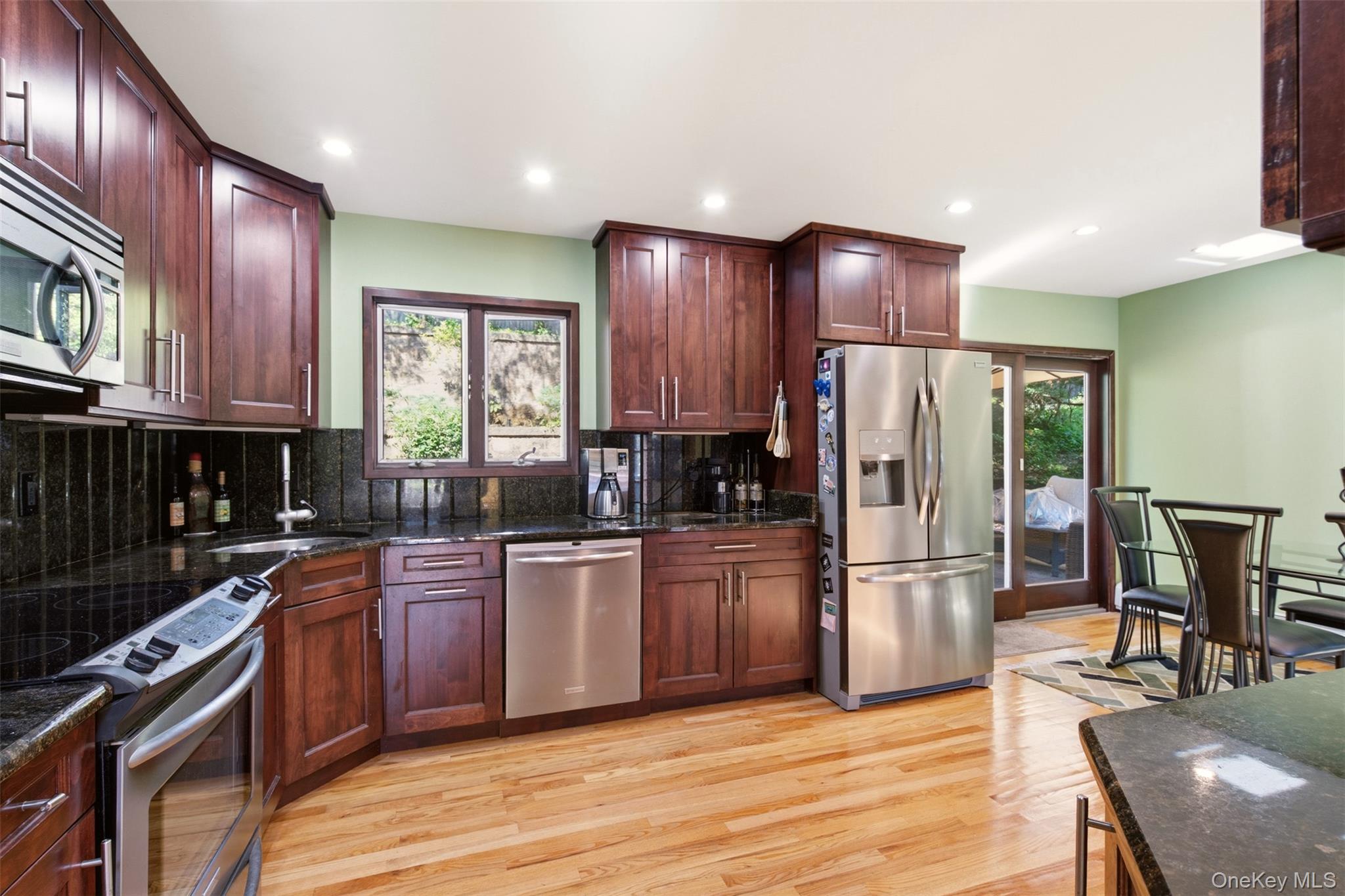29 Vineyard Road Huntington, NY 11743 - Photo 9 of 35