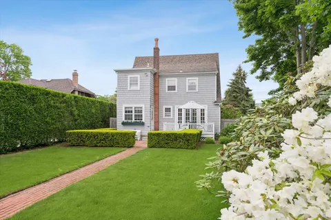 $2,150,000 | 1 Henry Street, Southampton, NY 11968