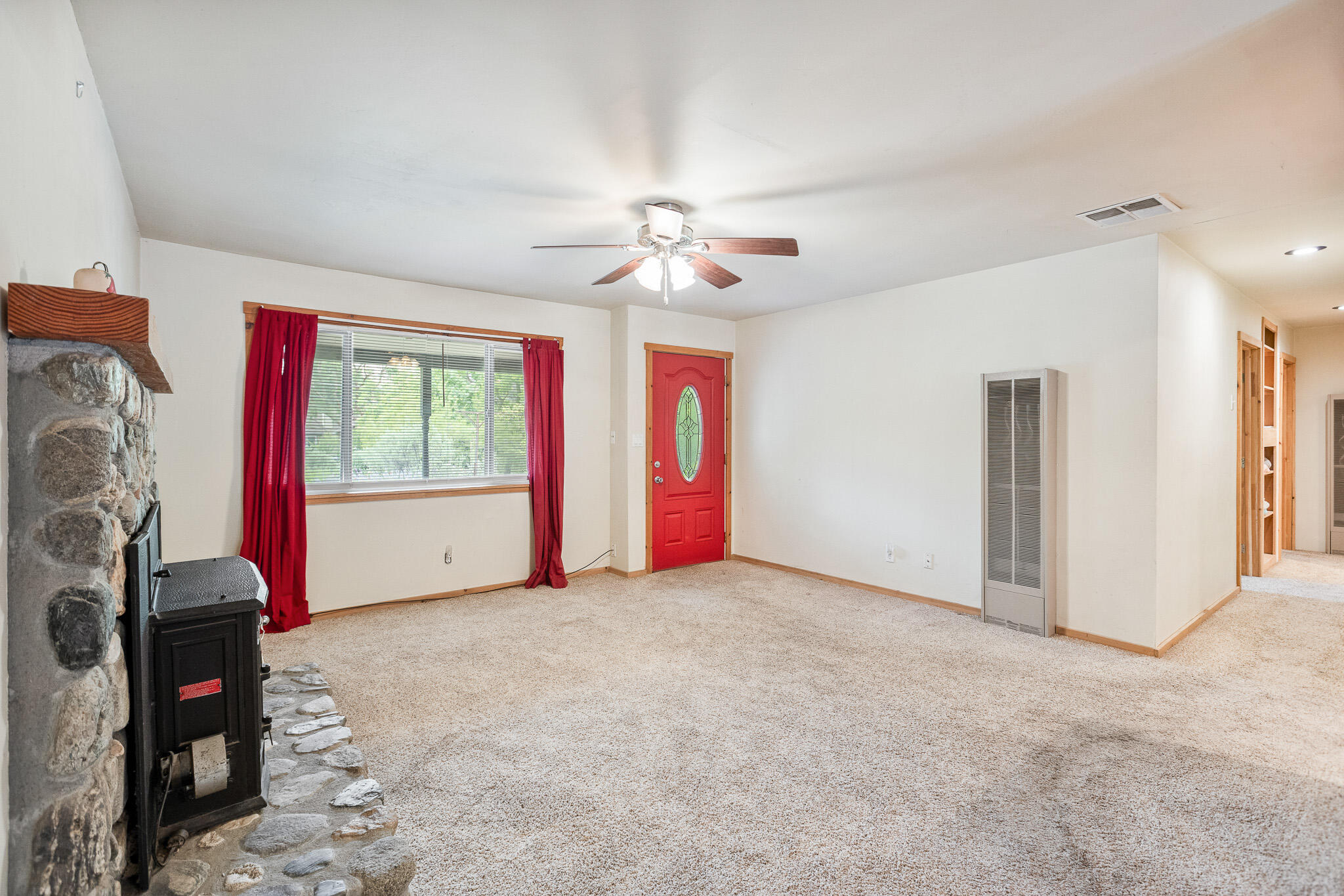 40826 Grouse Drive Three Rivers, CA 93271 - Photo 14 of 75 13 Living Room