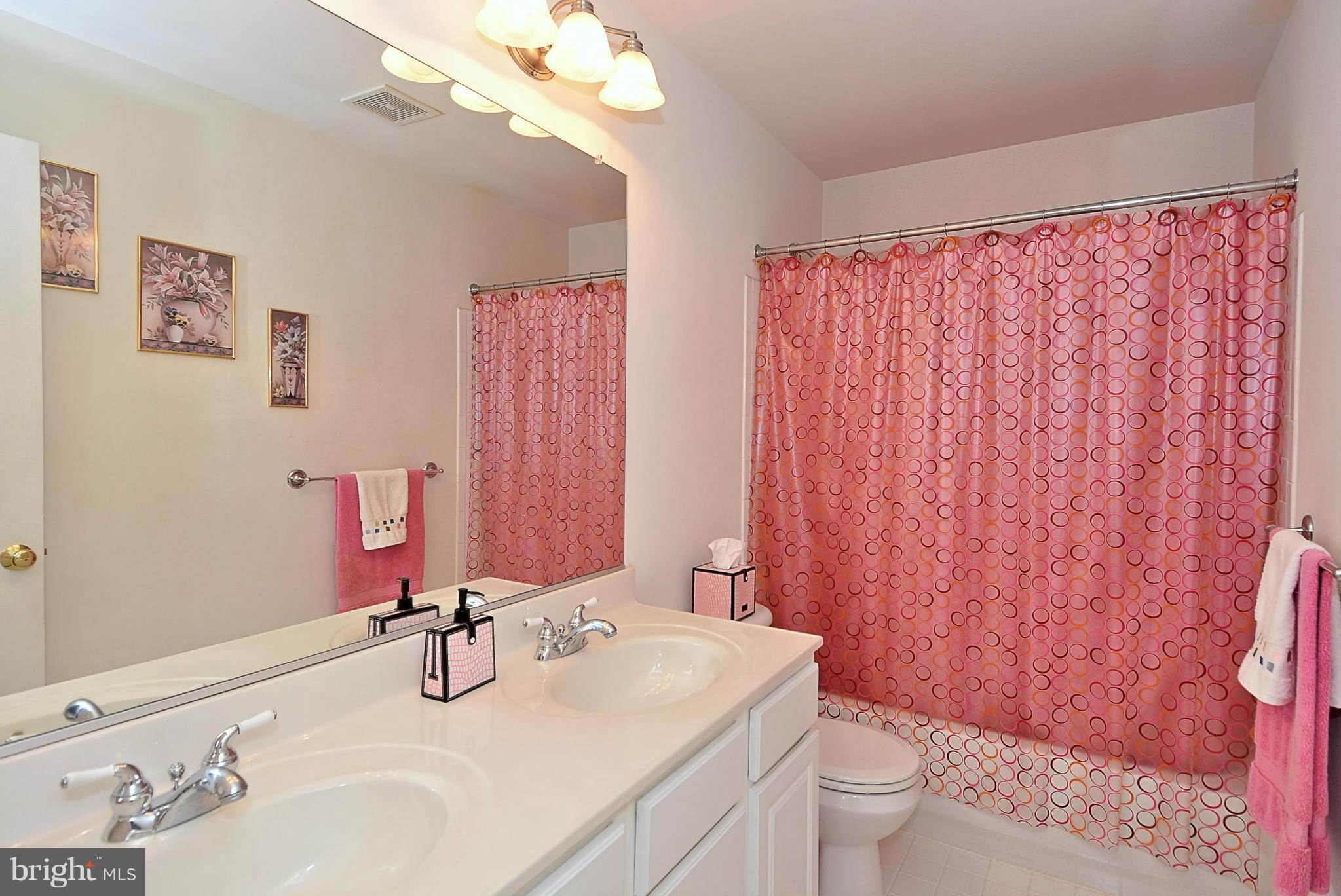 13308 Braddock Road Clifton, VA 20124 - Photo 20 of 30 Bath #2, Upper Hall Bath