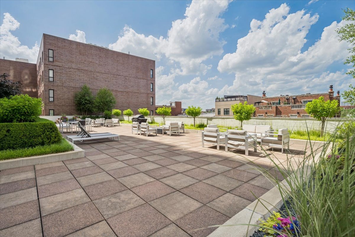 230 West Division Street, Unit 602 Chicago, IL 60610 - Photo 24 of 25