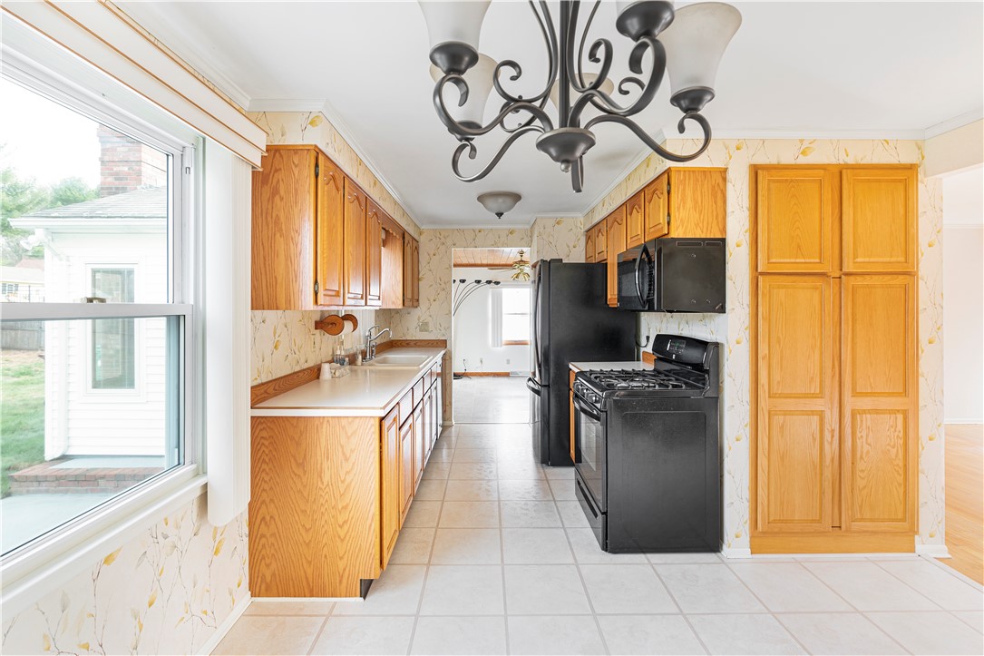 66 Bayberry Road Woonsocket, RI 02895 - Photo 4 of 32