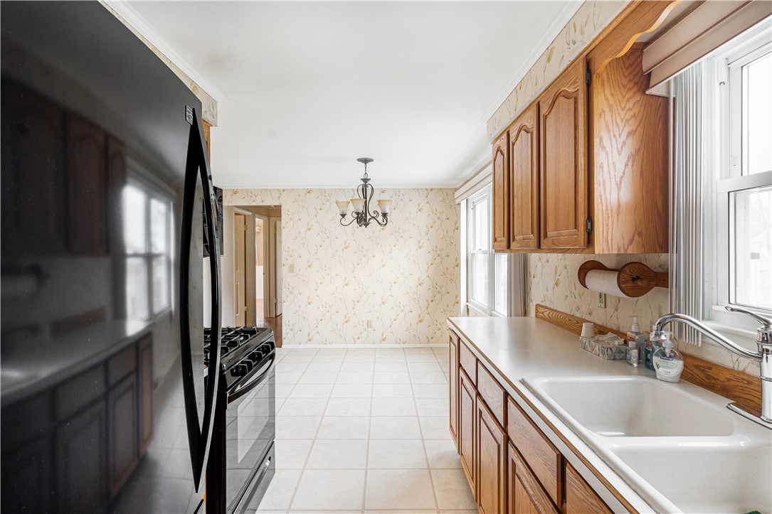 66 Bayberry Road Woonsocket, RI 02895 - Photo 5 of 32