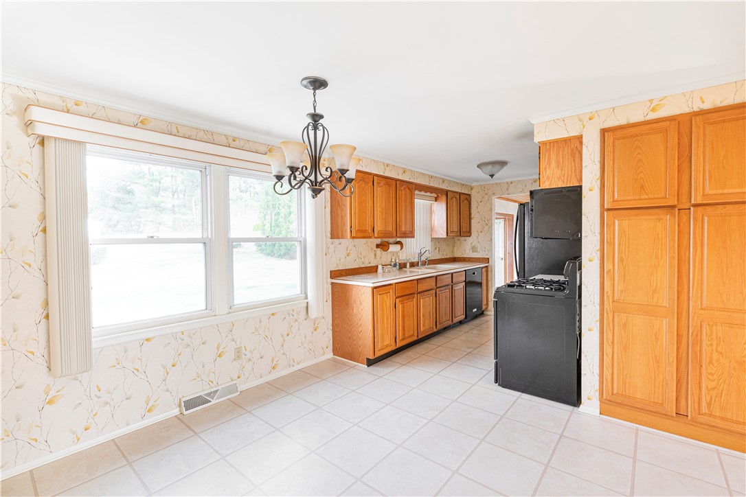 66 Bayberry Road Woonsocket, RI 02895 - Photo 6 of 32